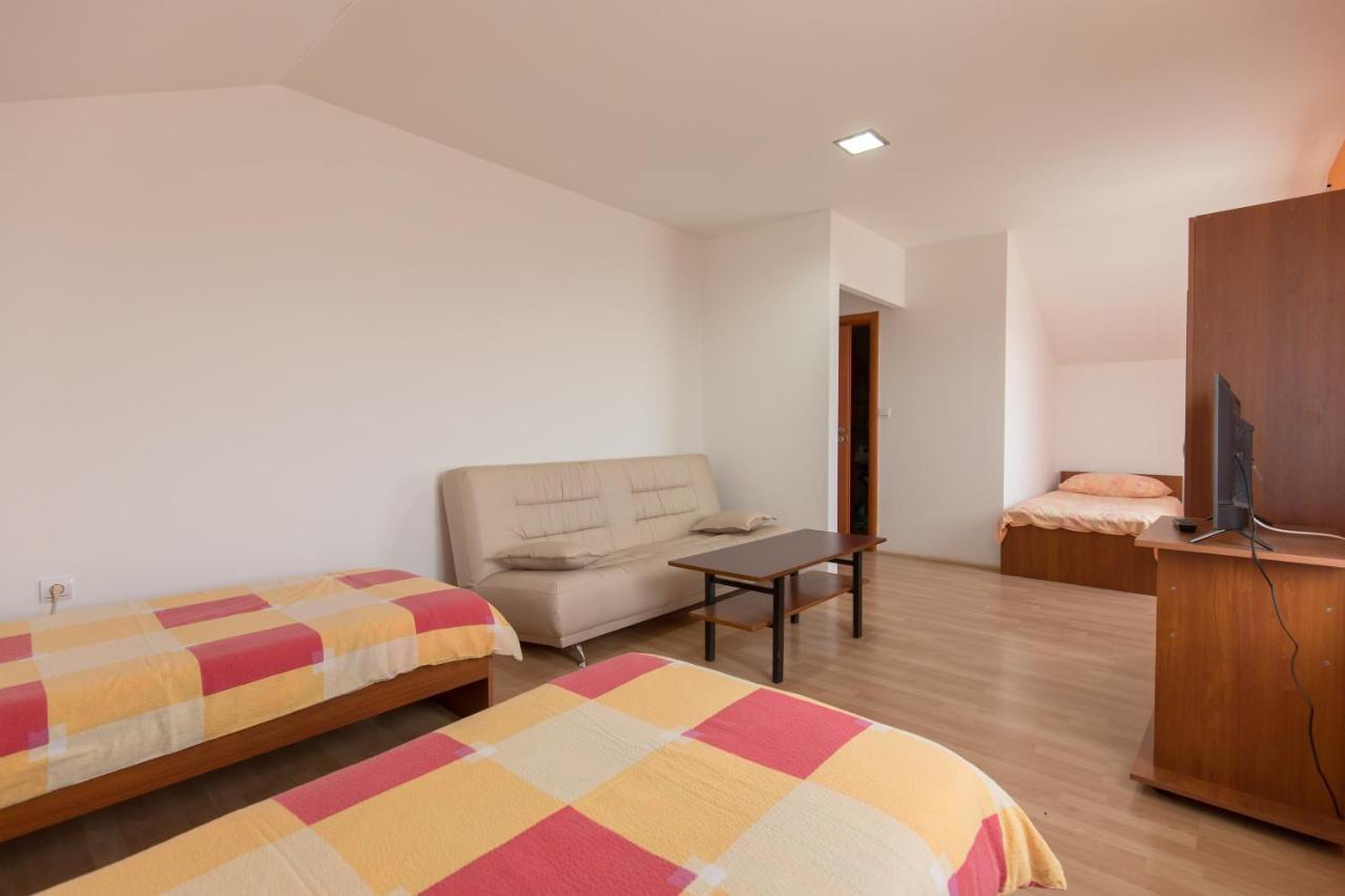 Guesthouse Capistro Bilje Exterior photo